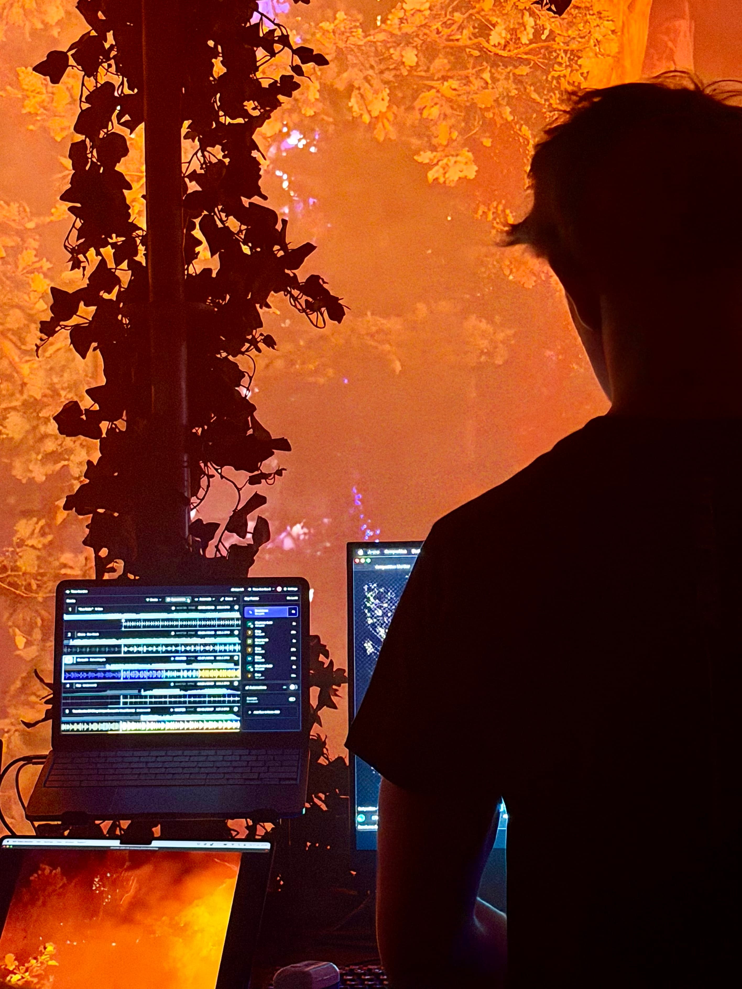 Visual operator using Time-line Live to synchronize stage visuals with a DJ set at Tomorrowland